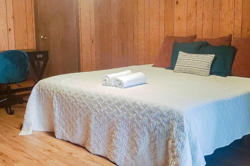 Fall Getaway Resort-3 King Suites, Dog-Friendly Seeley Luaran gambar
